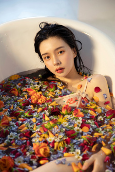 春色无边女儿国